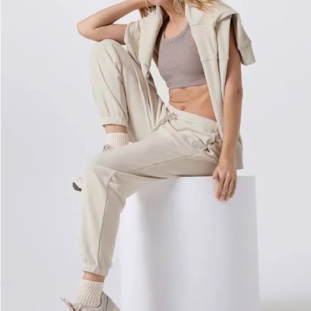 BNWT Vuori Sedona Logo Jogger Sz Large